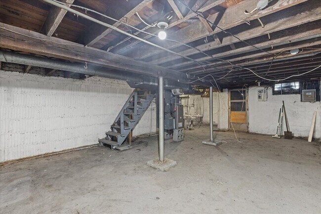 Building Photo - 1215 S Octagon Rd