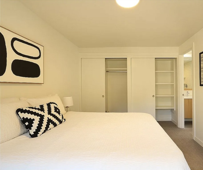 Building Photo - 2833 SE 45th Ave