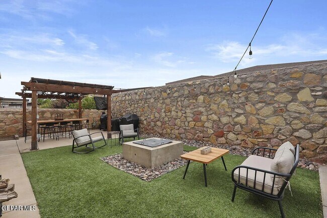 Building Photo - 6457 Harapon St