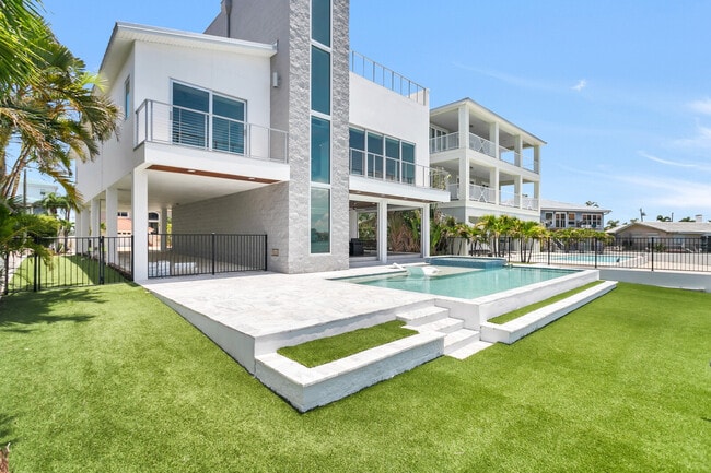 Building Photo - 905 Bay Point Dr