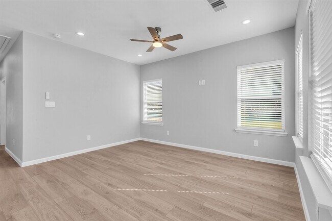 Building Photo - 4905 Paula St