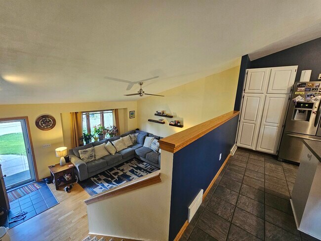 Building Photo - 862 Sky Ridge Dr