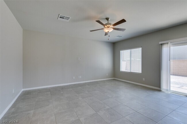 Building Photo - 945 Willow Berry Ave