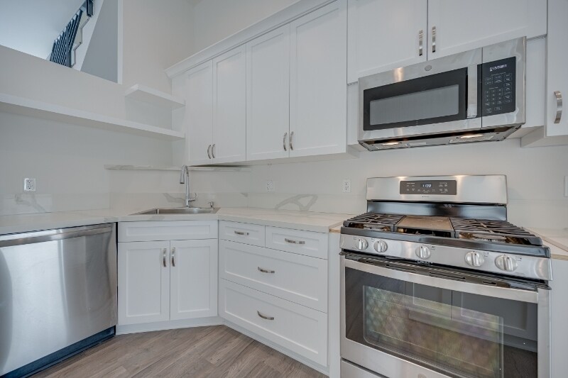 Building Photo - 2611 Hyperion Ave