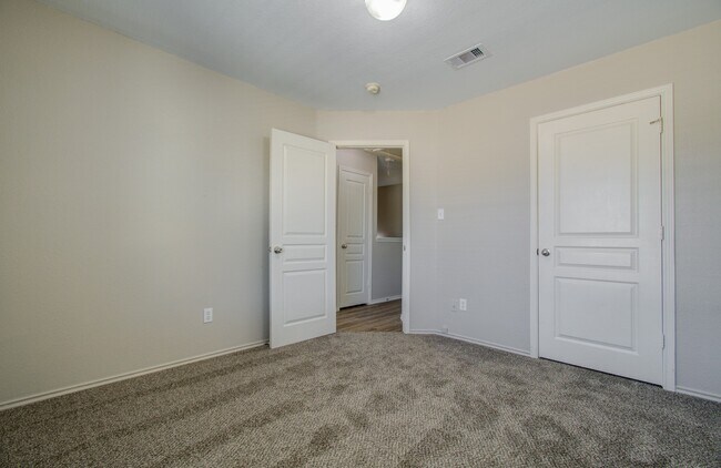 Building Photo - 16830 Mammoth Springs Dr