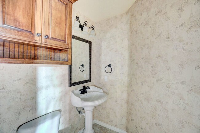 Building Photo - Bright & Spacious 3-Bed, 3.5 Bath Corner-Lot Home in Deer Creek Schools with Chef’s Kitchen & Bon...