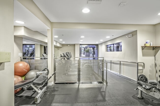 Building Photo - 7320 Hawthorn Ave