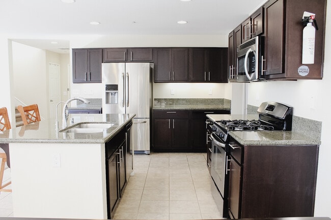 Building Photo - 34213 Parkside Dr