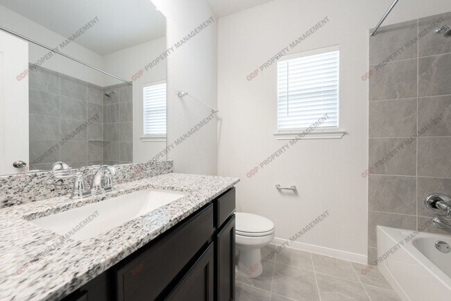 Building Photo - 424 Poplin Ln