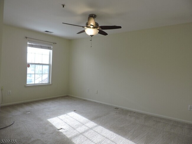 Building Photo - 44 Ridgedale Ave