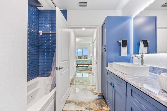 Building Photo - 605 Kemp St