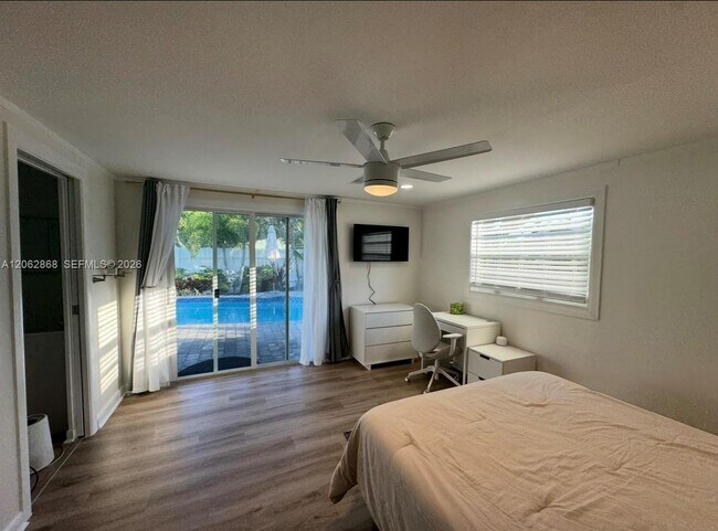 Building Photo - 914 N Ocean Breeze
