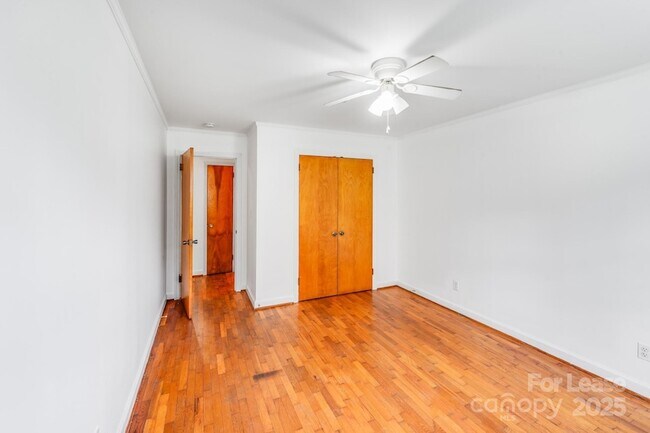 Building Photo - 405 W Harvie Ave