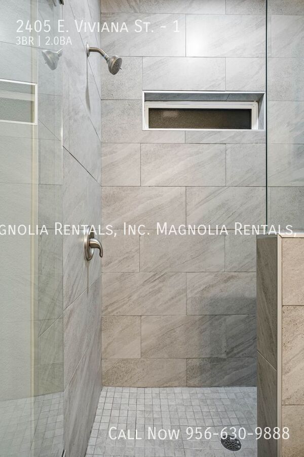 Building Photo - 2405 E Viviana St