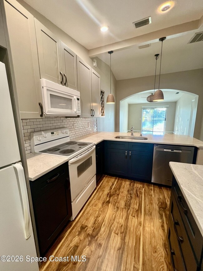 Building Photo - 855 Luminary Cir