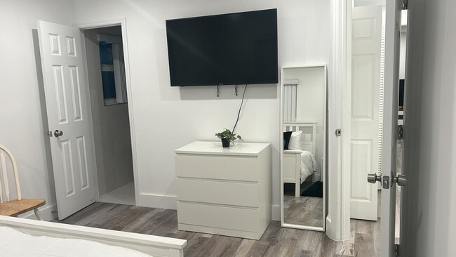 Building Photo - 3201 SW 9th Ave