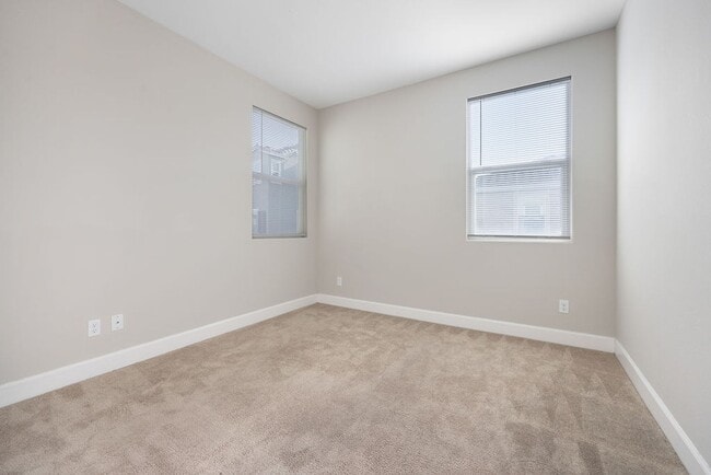 Building Photo - 5Bed/3Ba Home in Quiet Hayward Community w...
