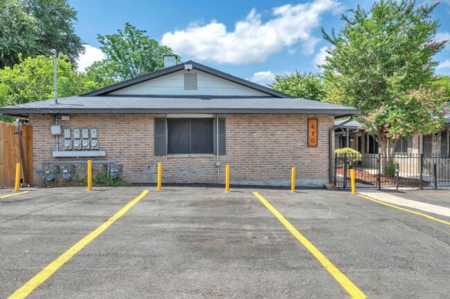 Building Photo - 408 Regina St