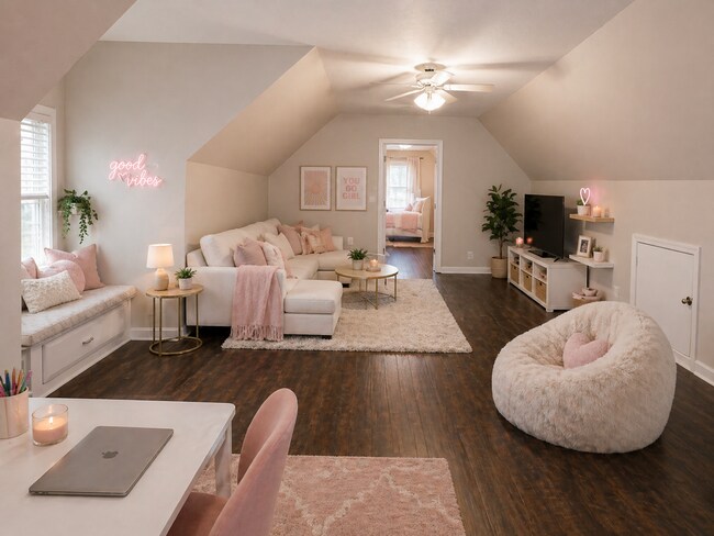 Building Photo - MOVE-IN SPECIAL!! $250 OFF First Month