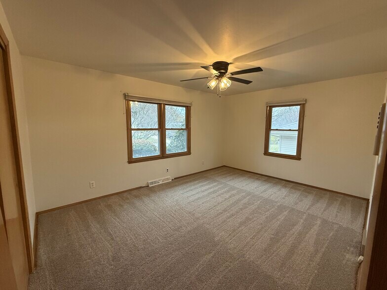 Building Photo - 522 Skylark Dr