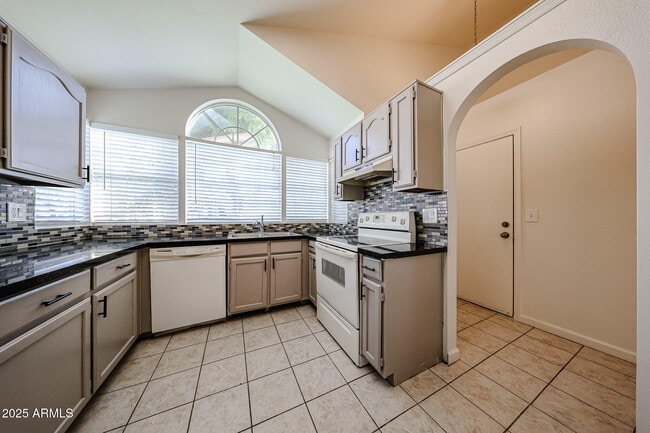 Building Photo - 214 S Rush Cir E