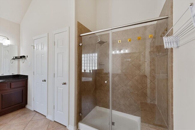 Building Photo - 5502 Lunia Ln