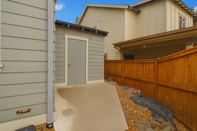 Building Photo - Adorable 2x2 with easy access to the river trails, and option to have all utilities included!