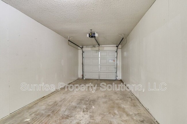 Building Photo - 1313 NE 24th St