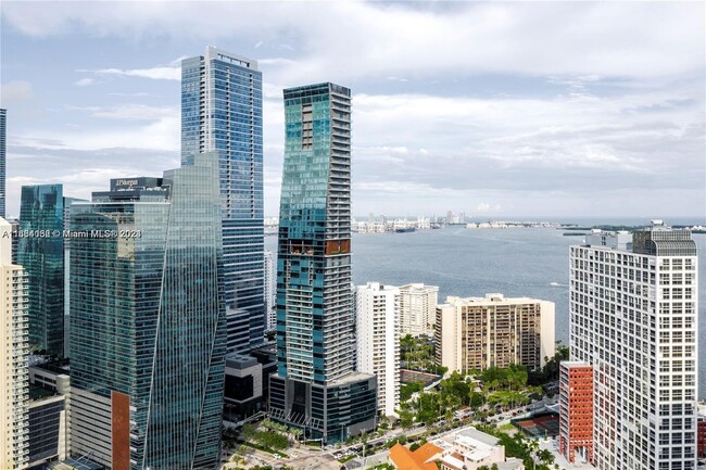 Building Photo - 1451 Brickell Ave