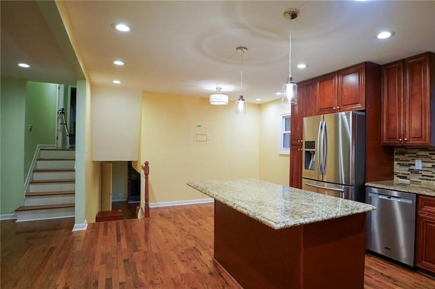 Building Photo - 2007 Candace Ln SE