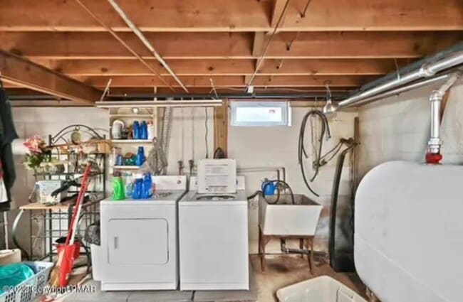 Building Photo - 400 Hemlock Dr