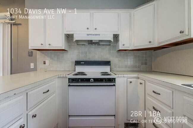 Building Photo - 1034 Davis Ave NW