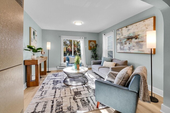 Building Photo - 2Bd/1Ba Seattle House