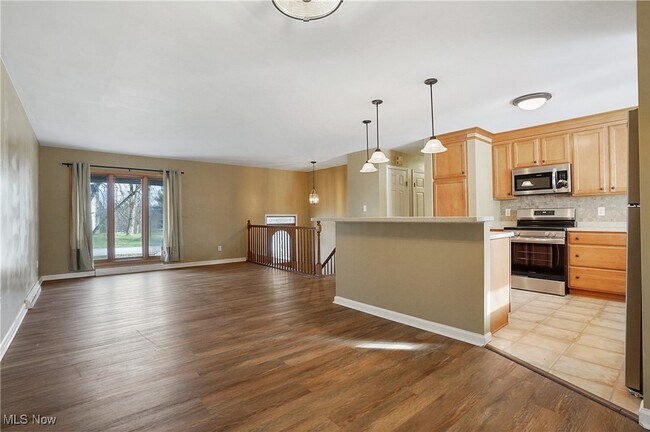 Building Photo - 7429 Sylvan Dr