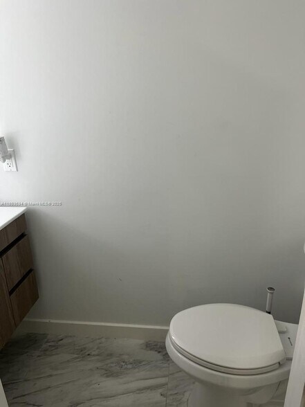 Building Photo - 9953 SW 154th Ct