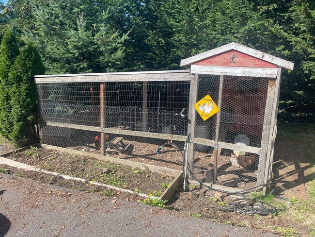 Building Photo - Lovely 3 Bedroom, 2 bath Home with 2 Car Garage and Partial Water View! Pet Friendly!