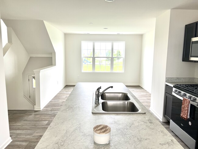 Building Photo - 3820 Bissel Dr