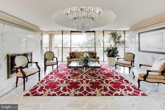 Building Photo - 1101 S Arlington Ridge Rd