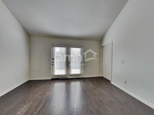 Building Photo - 123 Farmbrook Ct