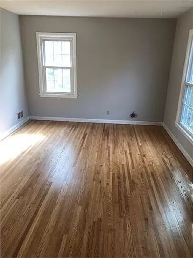 Building Photo - Charming Home in the Heart of St. Louis Park