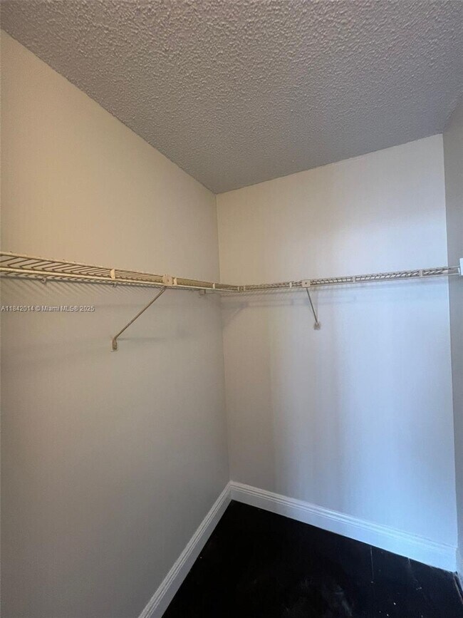 Building Photo - 7601 E Treasure Dr