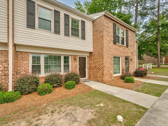 Building Photo - 731 Coventry Ln