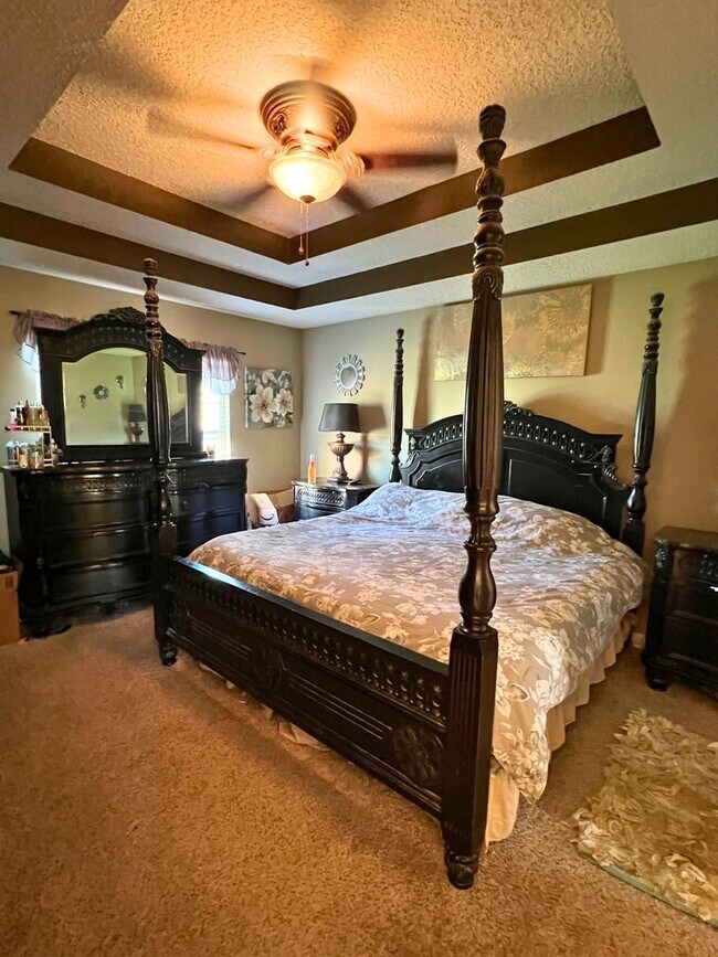 Building Photo - 3-Bedroom, 2-Bath Home with Pool Access an...