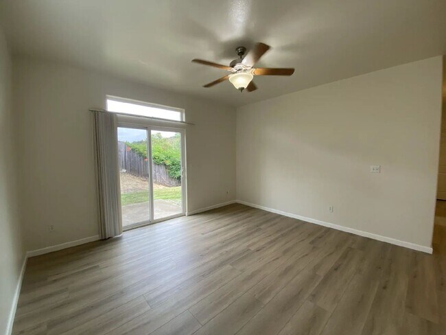 Building Photo - 660 Callahan Dr