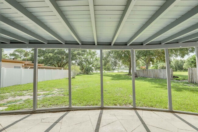 Building Photo - 121 S Triplet Lake Dr