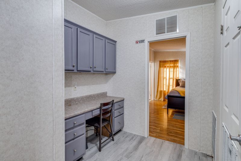 Building Photo - 9427 Syble Dr