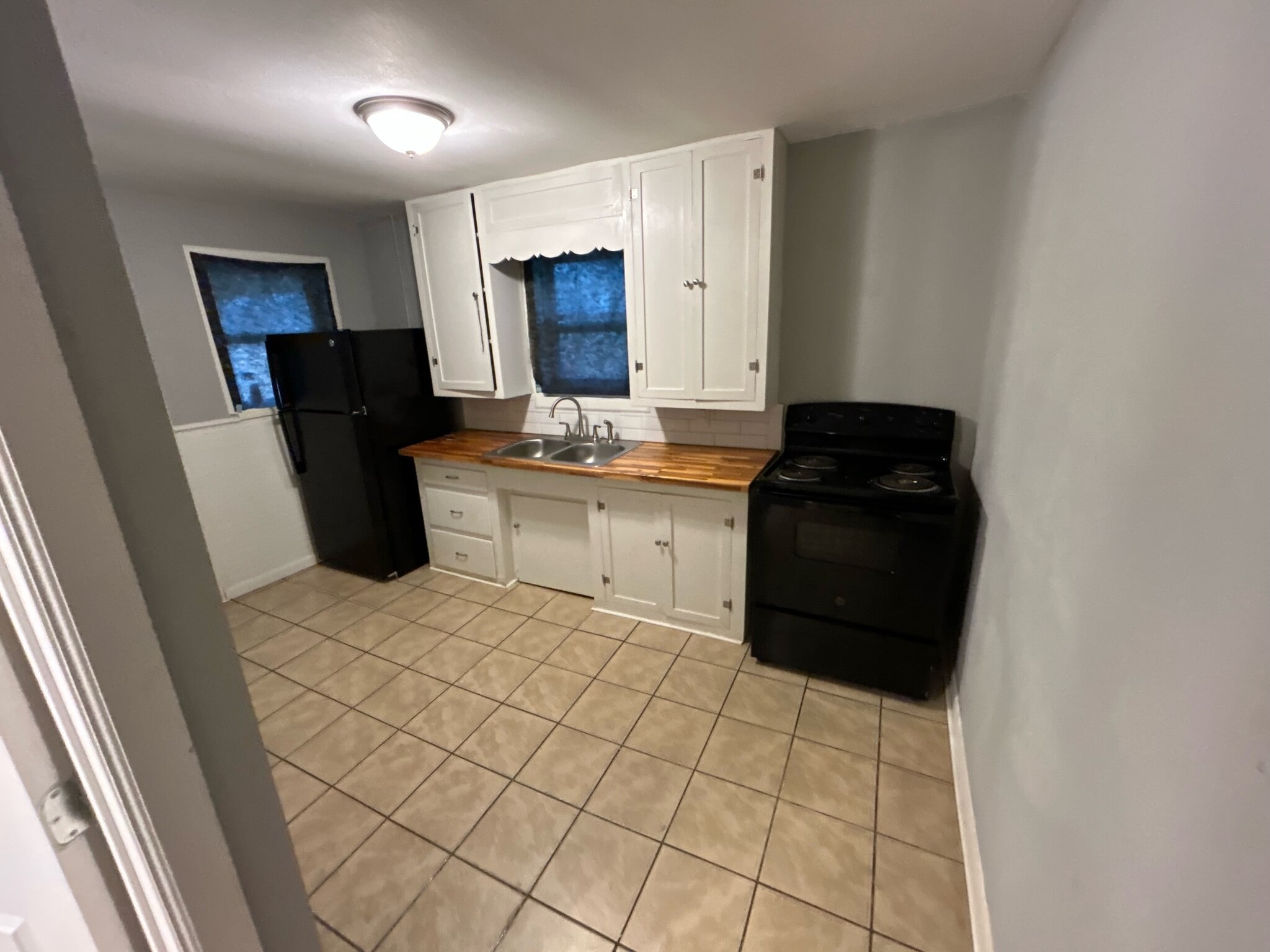 Kitchen - 1 N Van Buren St