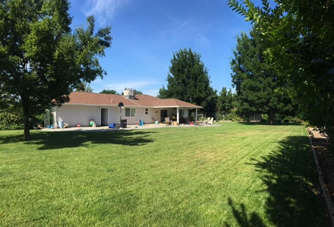 Building Photo - Very nice home in the Antelope School Dist...