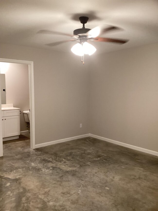 Building Photo - 4483 Sunny View Dr