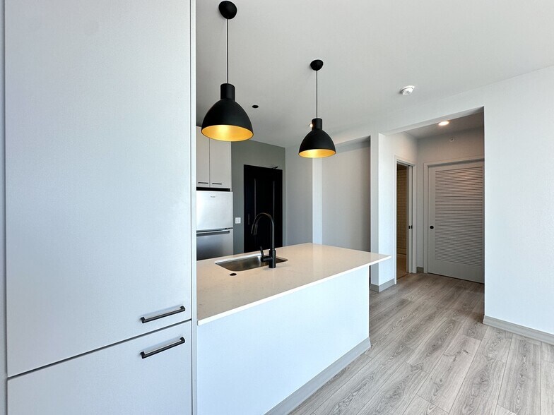 Building Photo - 2155 N Elston Ave